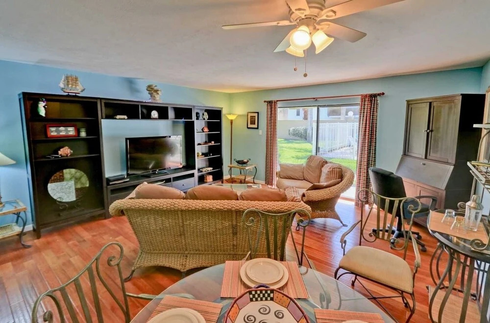 110 Las Brisas Poolside 2 Bedroom Condo