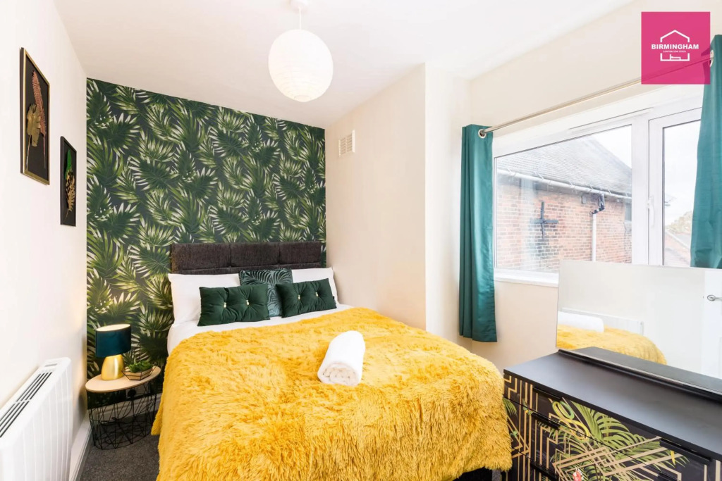 NEC & HS2 Coleshill 6mins drive- Spacious 3 Bedroom Duplex with 4 Separate Beds