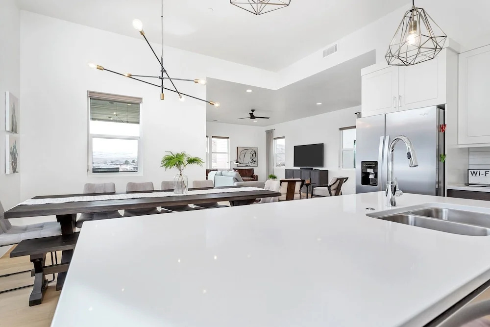 20 At Bloomington Country Club 3 Bedroom Condo by Redawning