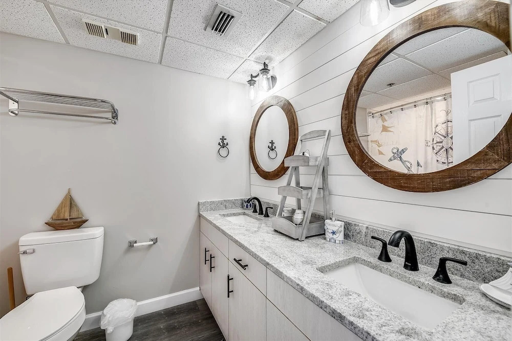 Long Beach Tower 3, #1303 - Completely Renovated 2 Bedroom . 2 Condo by RedAwning