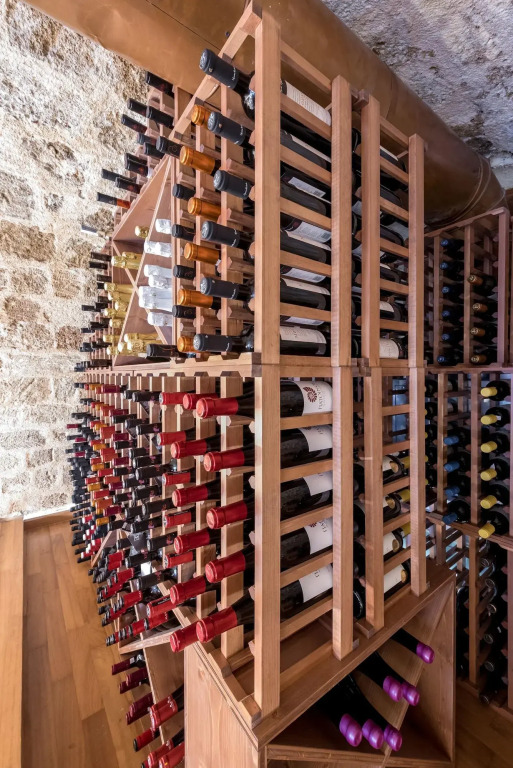 10GR Boutique Hotel & Wine Bar