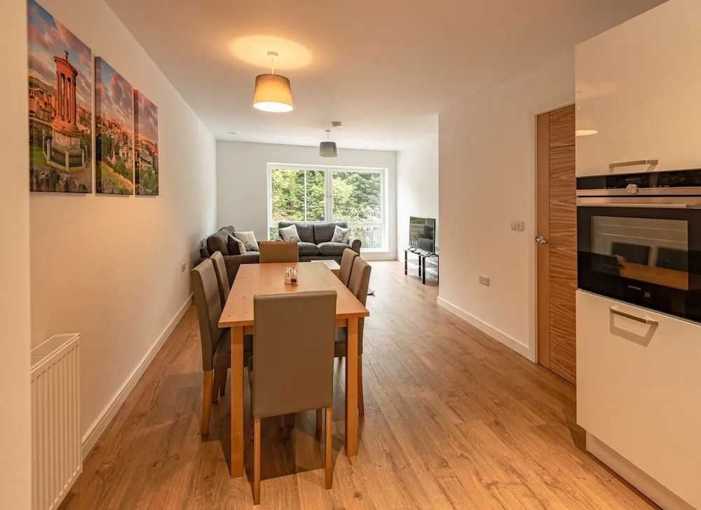 Spacious Modern Apartment