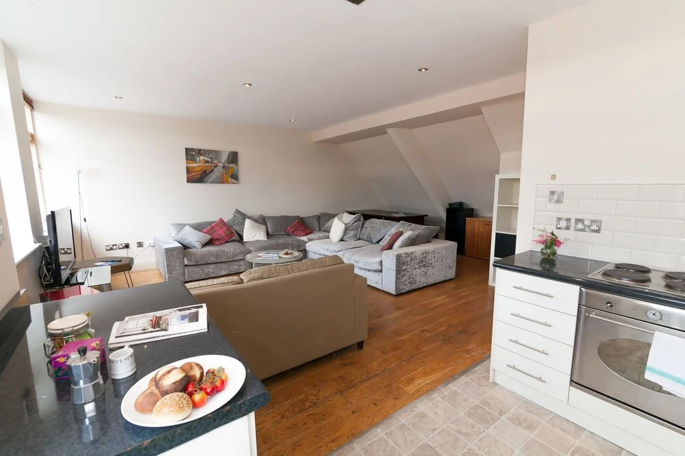 Luxury 3BR Penthouse Suite with Rooftop Terrace