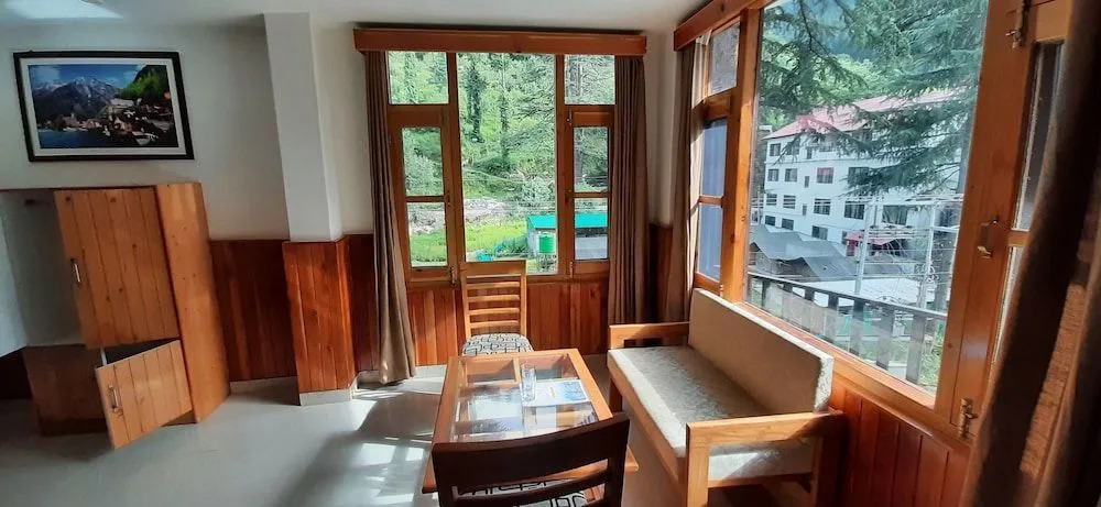 Hotel Aman Palace Kasol