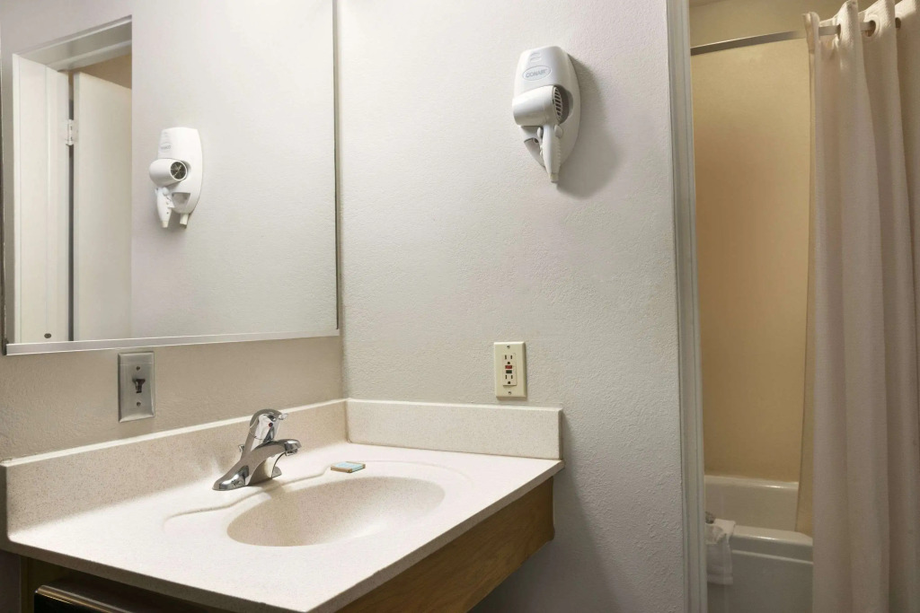 Travelodge by Wyndham Traverse City MI
