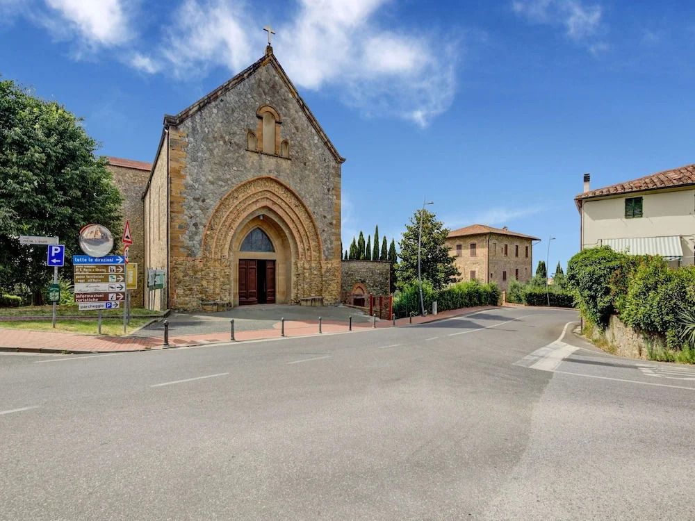 Varna Charm: Tuscan Getaway