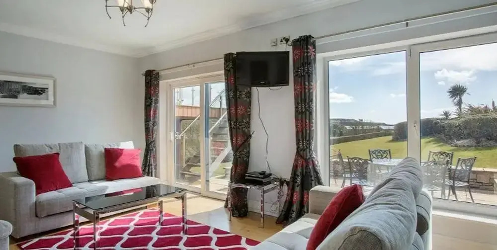 Waterford Villa - 5 Bed - Sleeps 10 - Parking