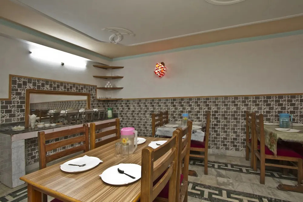 OYO 8643 Hotel Shambhala
