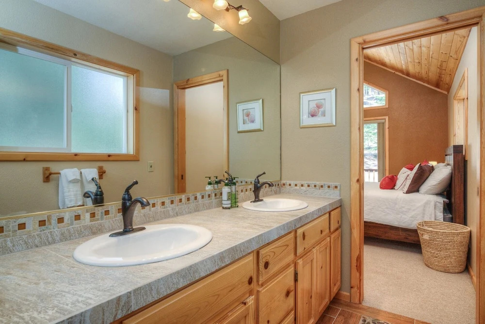 3BR Pine Forest House in Truckee Tahoe Donner by RedAwning