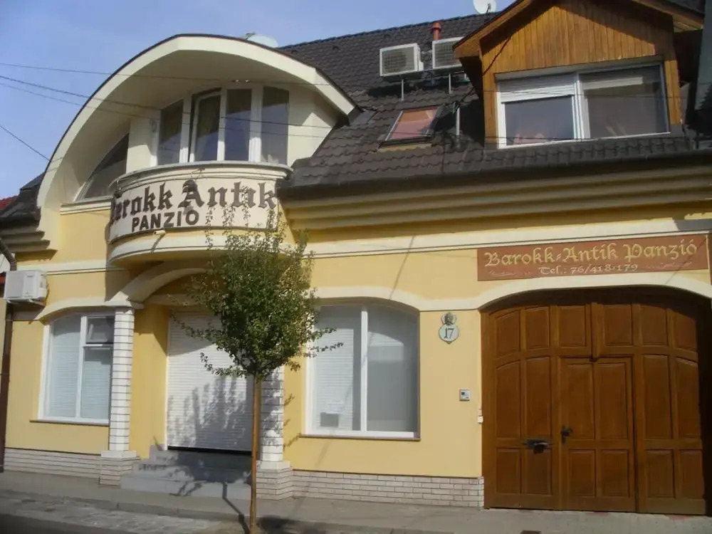 Barokk Antik Guest House