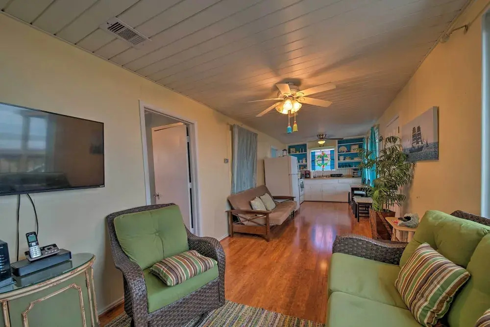 Steps to Gulf! Pet-friendly Galveston Getaway