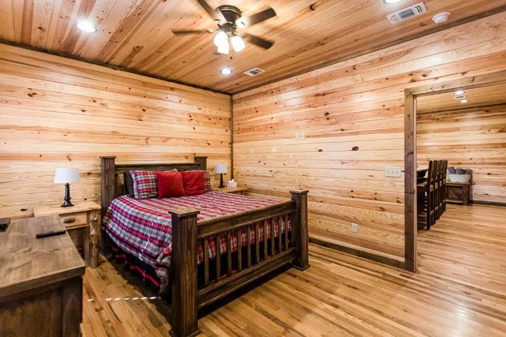 New Listing! Timber Ridge Escape 3bd 2 and a half bth loft fireplace hot tub