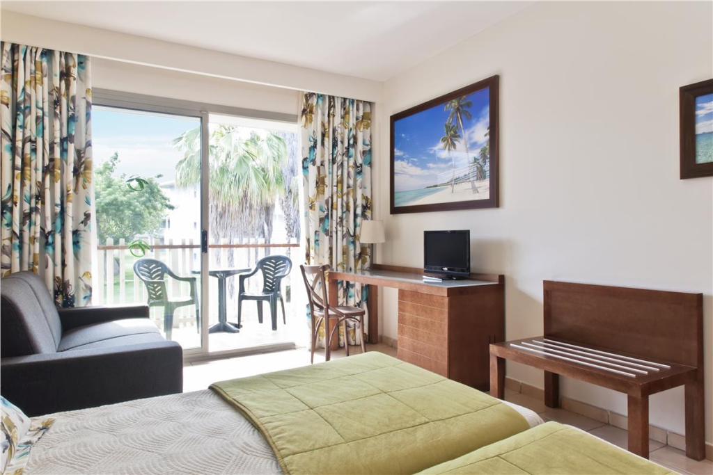 PortAventura Hotel Caribe - Includes unlimited access to PortAventura Park & 1 access to Ferrari Land