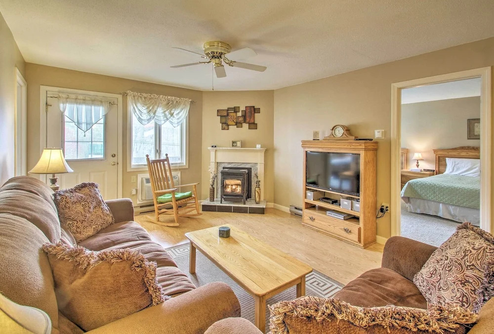 Lincoln Resort Condo w/ Pool Access - Near Hiking!