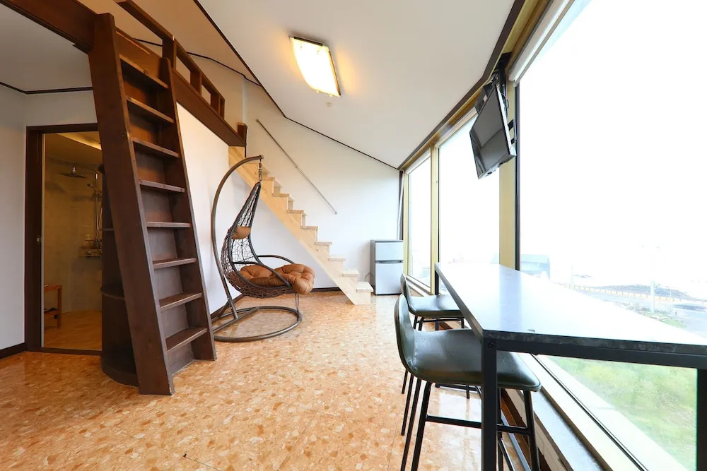 Cornrad Hotel