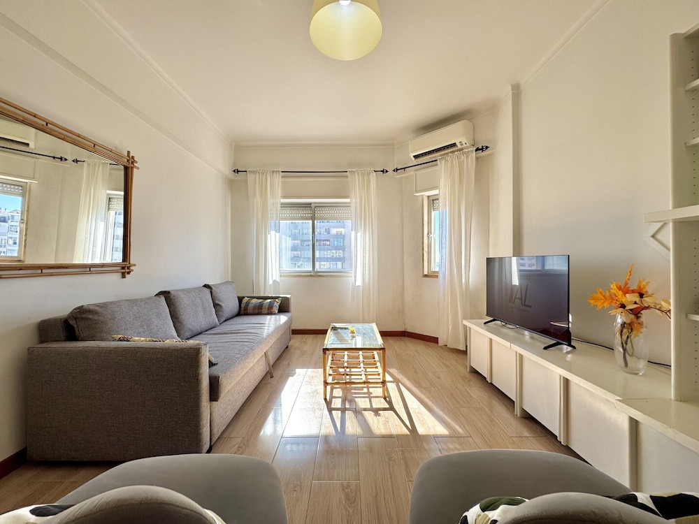 Quarteira Central 3 by Homing