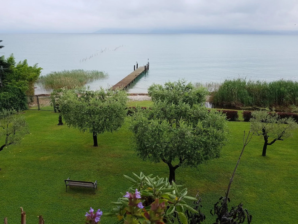 Appartamento ORCHIDEA a Sirmione sul Lago di Garda con piscina, giardino e spiaggia con molo