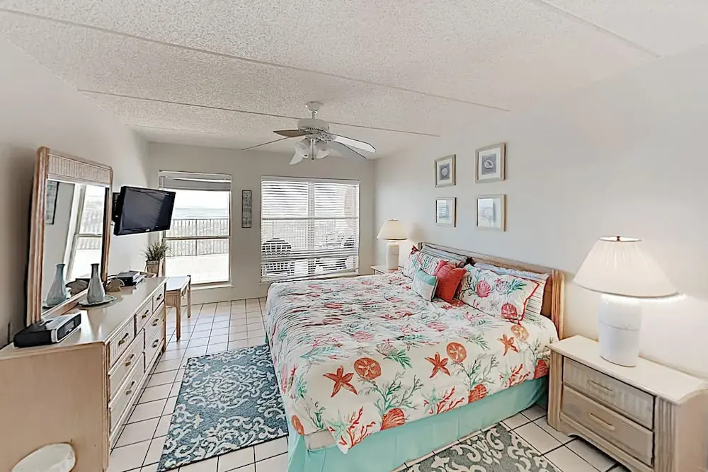 Oceanfront 1st-floor Condo on Spi: Patio & Pool