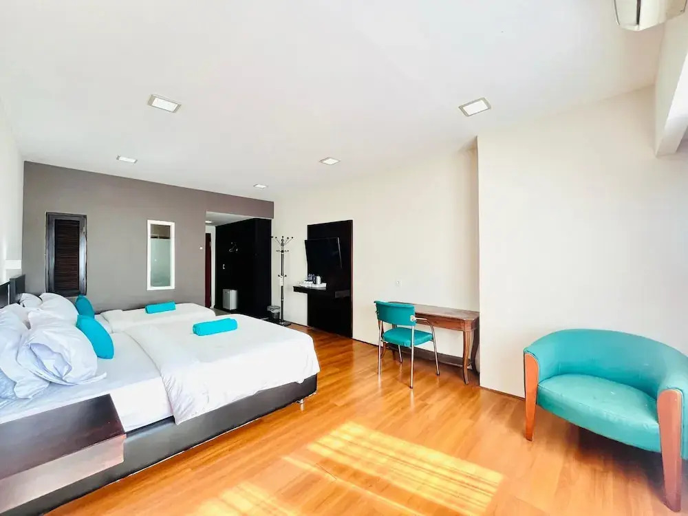 City Hotel