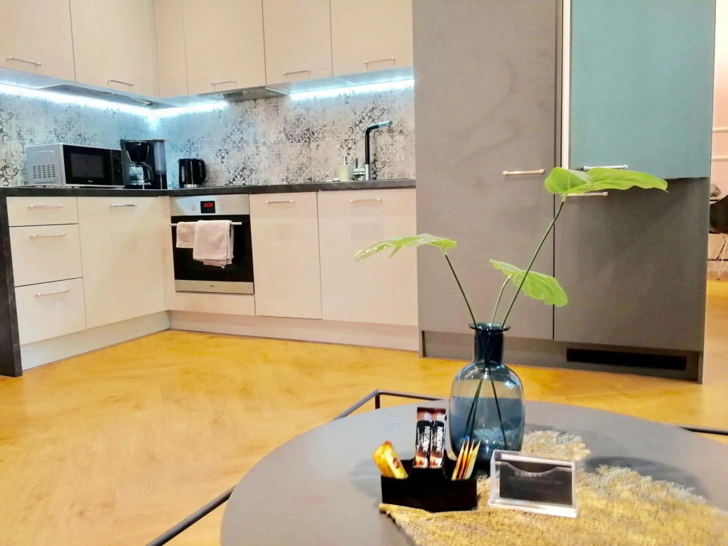 Family Luxury Wonder Heaven Apartment, 50m od M Cassino, first apartment - 4 rooms, second apartment - 3 rooms, parking