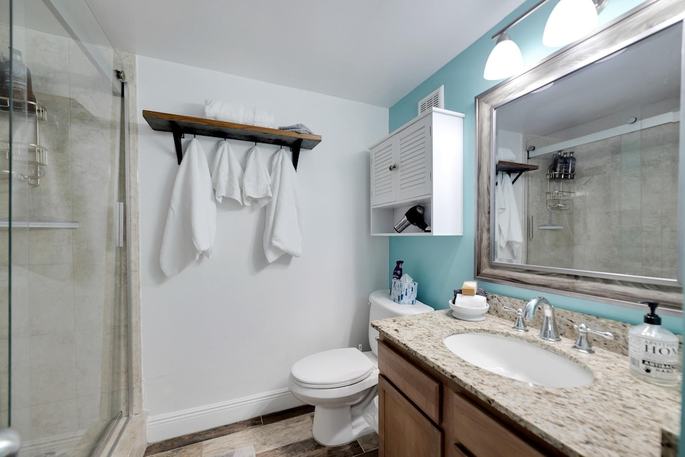 Newly Renovated 2 Beds 2 Baths Condo in St Pete Beach