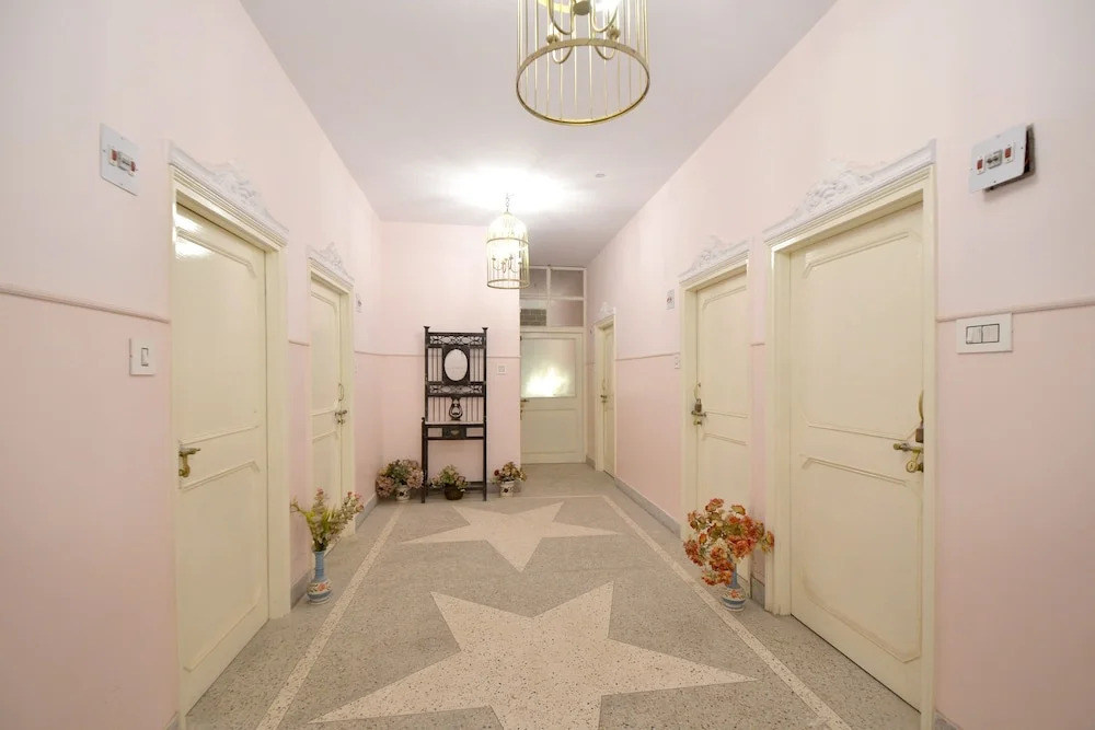 Hotel Pink Palace