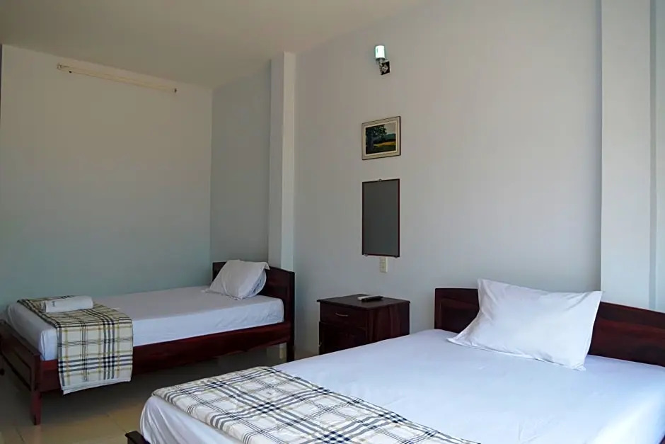 Quang Nhat Hotel