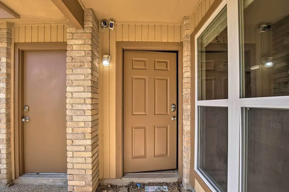 San Antonio Abode w/ Yard: 17 Mi to Downtown!