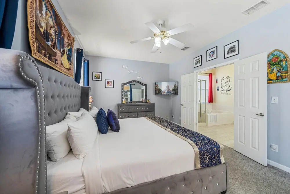 8213 Fan Palm Way