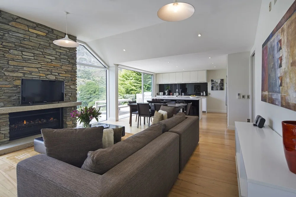 Riverview Retreat Holiday Home by MajorDomo