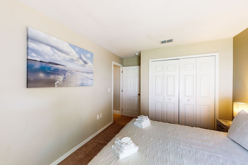 Private Pool Home With Spa, Screened Patio, Central AC, & Washer/dryer