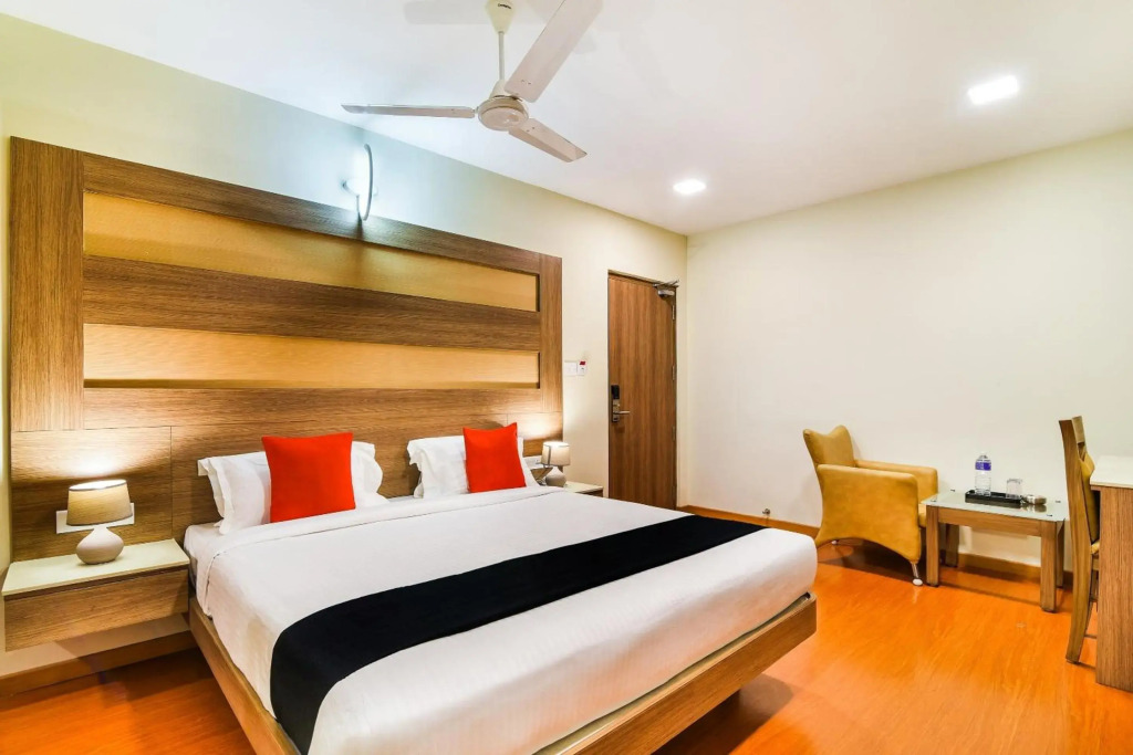 Super OYO Capital O 37664 Hotel Grand Plaza