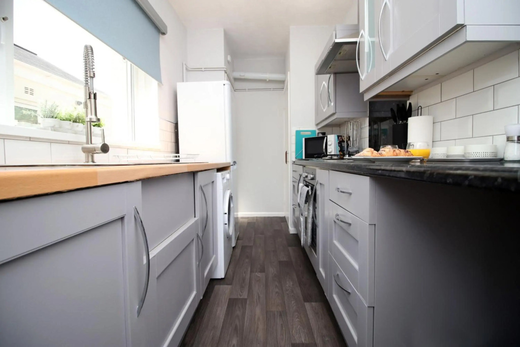 City House by Stay South Wales - sleeps 4