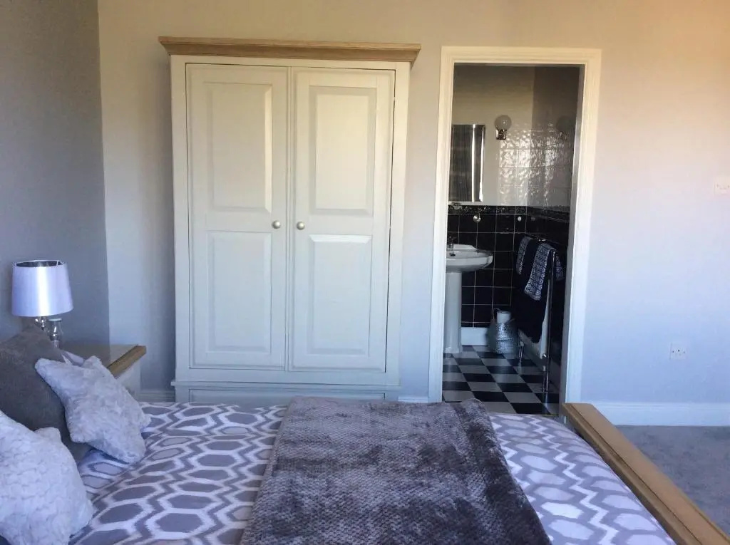 2 Manor avenue