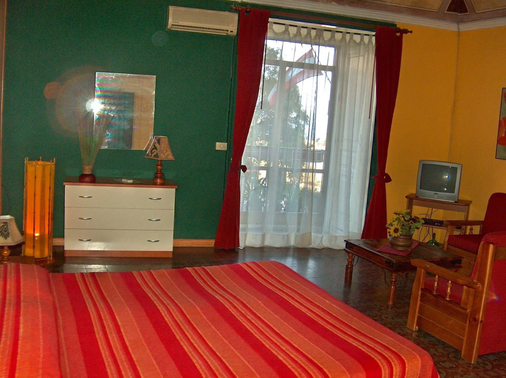 Holland International Rooms