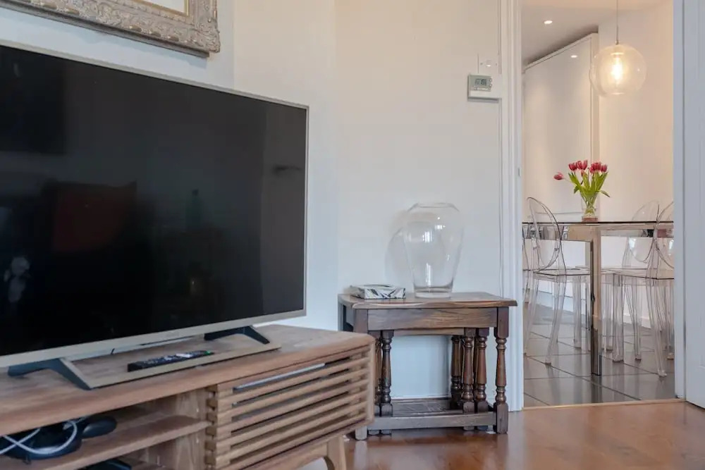 Stunning 2 Bedroom Flat in Converted Church in Bethnal Green