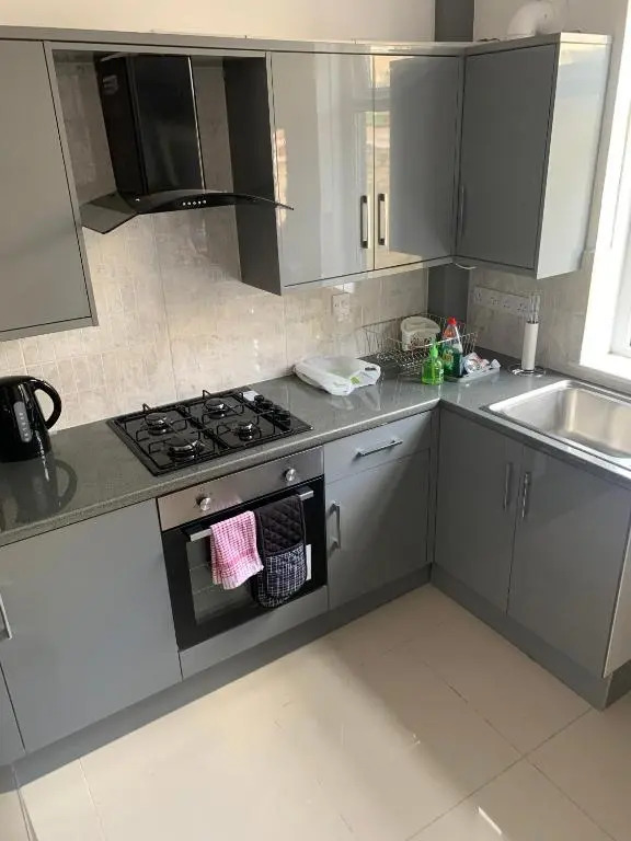 Dane Guest House Free Parking Fast WiFi Modern Living