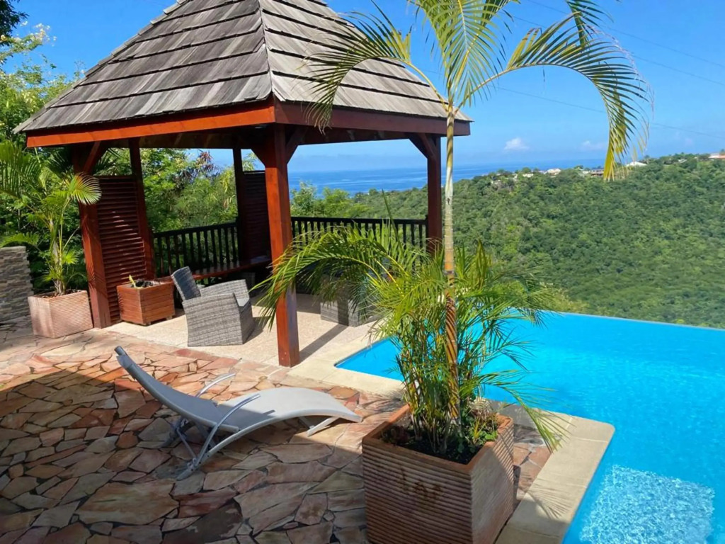 Bungalow idyllique à Vieux-Habitants avec vue sur la mer