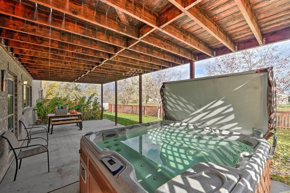Outdoor Enthusiasts' Retreat w/ Hot Tub, Deck