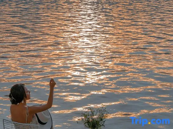 Tinghua Island Garden Resort