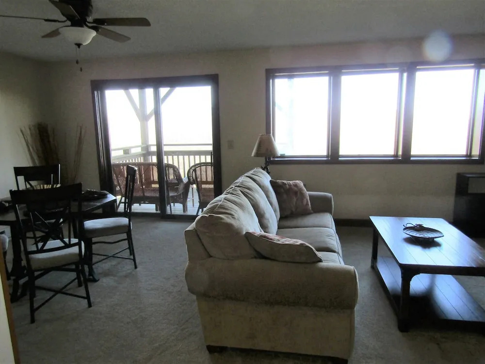 The Crest 200-j 1 Bedroom 1 Bathroom Condo