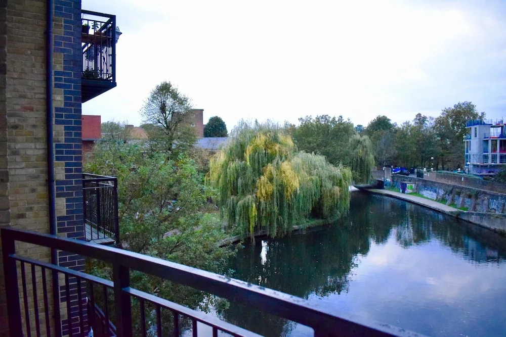 Spacious 2 Bedroom Flat in Bethnal Green