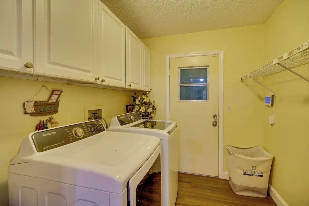 Lakewood Park Retreat on Fairway - 4 Mi to Beach!
