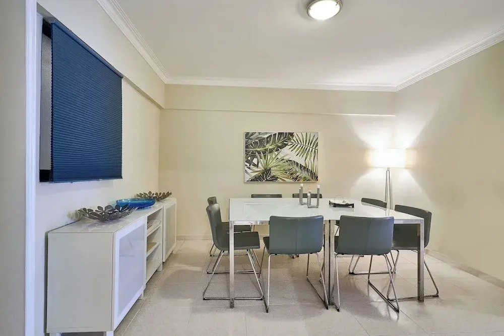 Penthouse in Evaristo Morales Sleeps 14