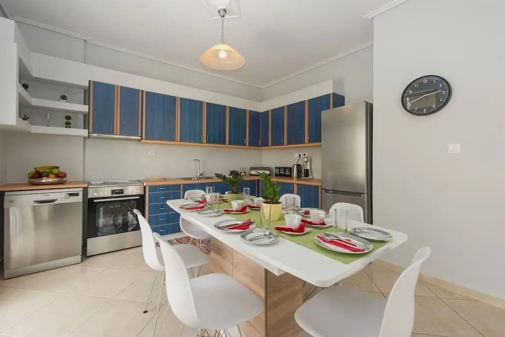Thano's Stylish Flat, Just 150m To The Beach