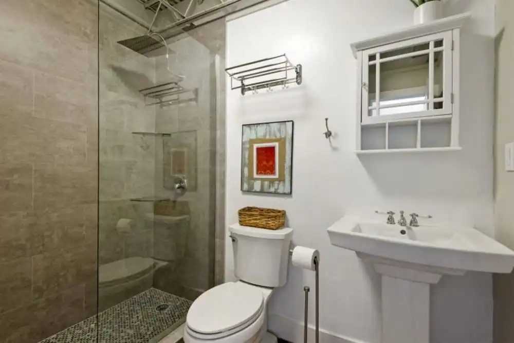 Ocean Jewel 1- Beautifully Renovated Loft Close to Beach and Shops