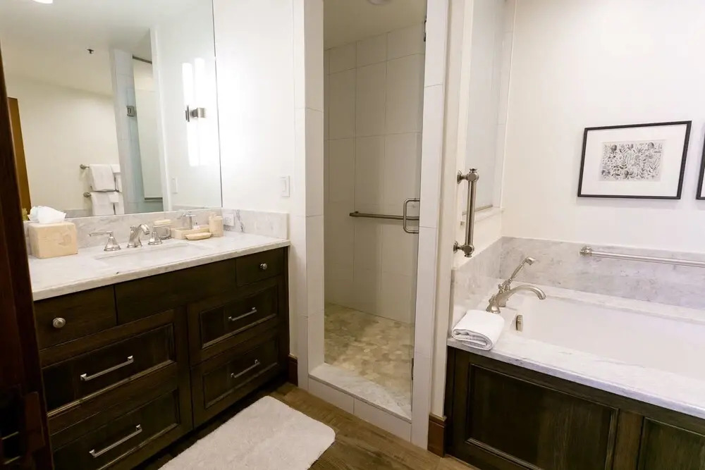 Luxury Four Bedroom Multi-Level Townhouse with Hot Tub