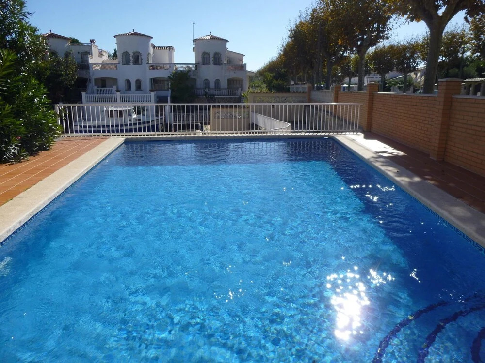 Luxurious Holiday Home in Empuriabrava With Private Pool