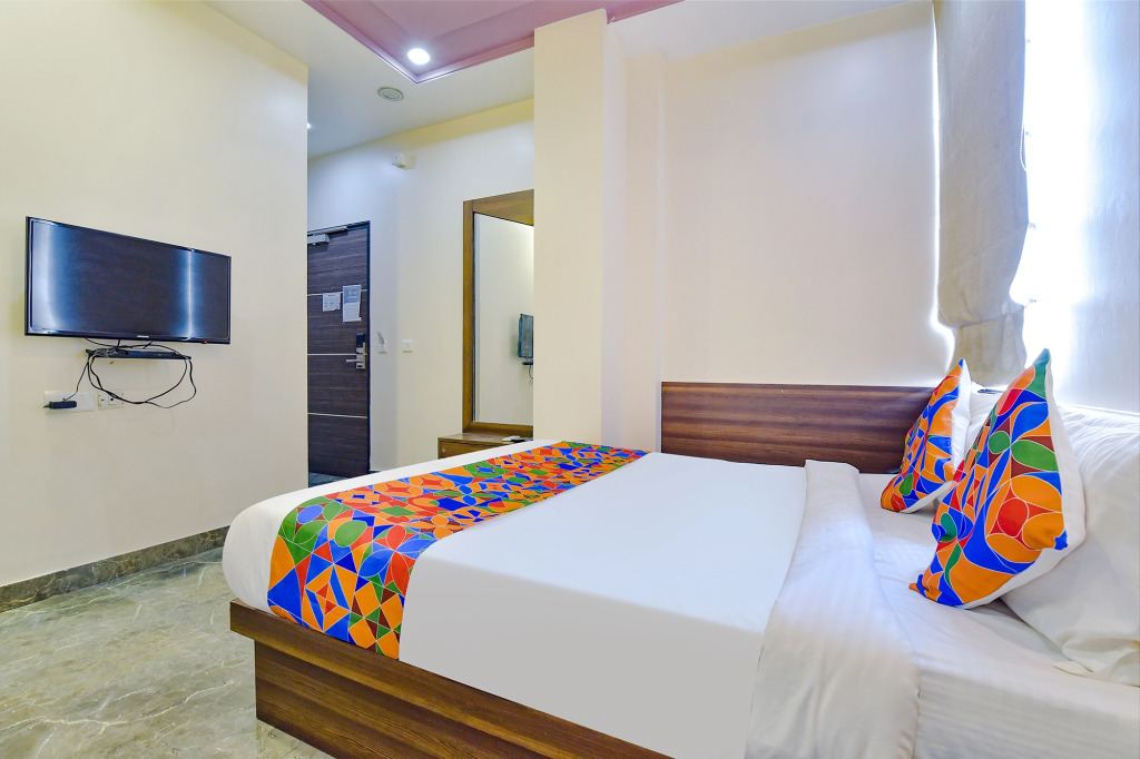 FabHotel Resolute
