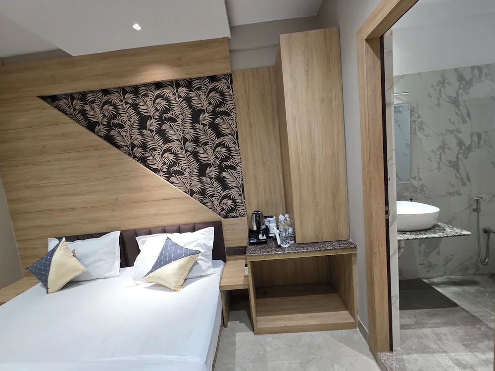The Bay Suites - NIS